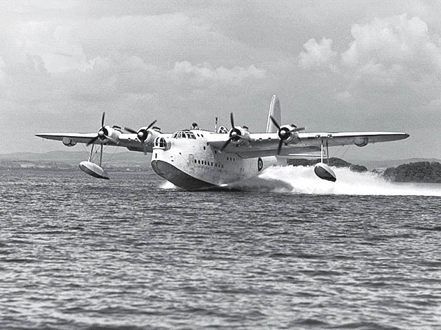The Mighty Sunderland Flying Boat by Denis Smith (COSHA)