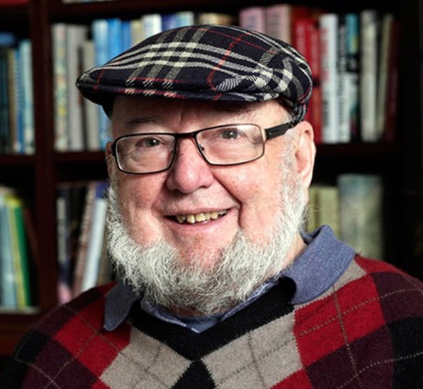 Tom-Keneally-with-hat-square